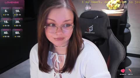 Snapshot of little_bambii_ chatting on 8, 1, 2025 Eva online show from 8, 1, 2025