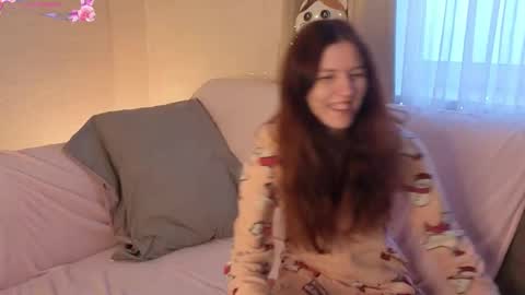 Snapshot of little_red_rosy chatting on 19, 12, 2025 Rosy online show from 19, 12, 2025