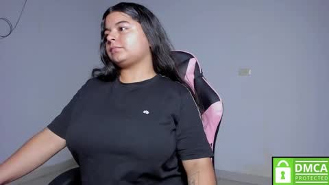 Snapshot of little_shaara chatting on 1, 10, 2025 Shaara  online show from 1, 10, 2025