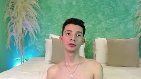 Snapshot of little_twiink chatting on 30, 1, 2025 Juan Ferrer online show from 30, 1, 2025