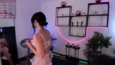 Snapshot of little_xioo chatting on 13, 12, 2025 Xiom online show from 13, 12, 2025