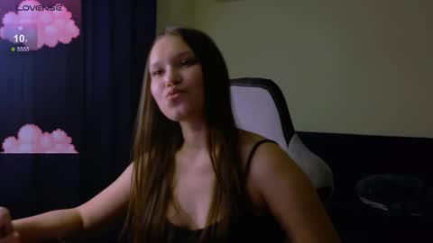 Snapshot of littlebby_di chatting on 23, 10, 2025 Di online show from 23, 10, 2025