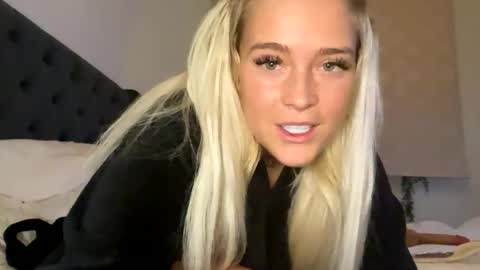 Littleblonde010 online show from 7, 2, 2026