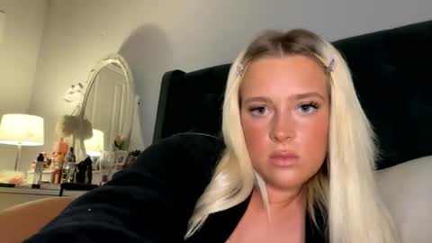 Snapshot of littleblonde010 chatting on 18, 7, 2026 Littleblonde010 online show from 18, 7, 2026