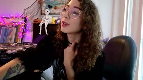 Snapshot of littledeathtrap chatting on 27, 9, 2025 littledeathtrap online show from 27, 9, 2025