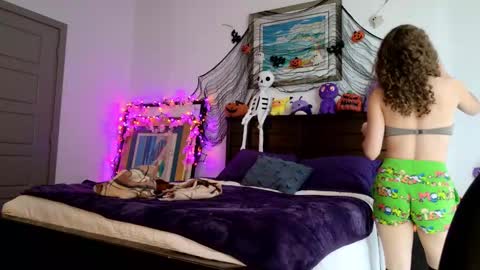 Snapshot of littledeathtrap chatting on 4, 10, 2025 littledeathtrap online show from 4, 10, 2025