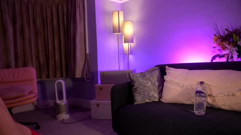 Emily Hill online show from 13, 1, 2025