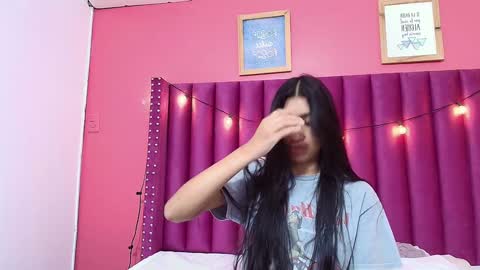 Snapshot of littlee_emilyy_ chatting on 22, 1, 2025 Emily  online show from 22, 1, 2025