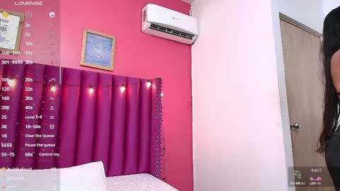 Snapshot of littlee_emilyy_ chatting on 12, 2, 2025 Emily  online show from 12, 2, 2025