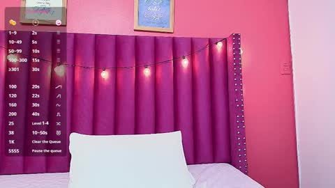 Snapshot of littlee_emilyy_ chatting on 21, 2, 2025 Emily  online show from 21, 2, 2025