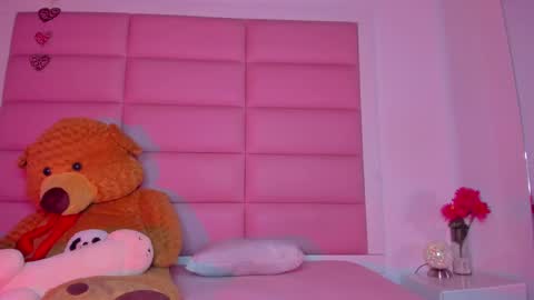 Snapshot of littlee_emma_ chatting on 31, 1, 2025 littlee_emma_ online show from 31, 1, 2025