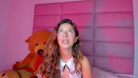 Snapshot of littlee_emma_ chatting on 21, 2, 2025 littlee_emma_ online show from 21, 2, 2025