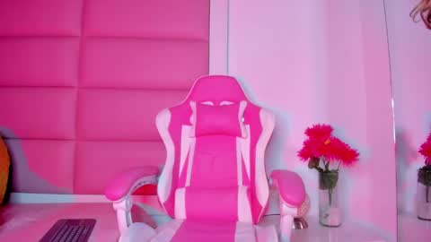 Snapshot of littlee_emma_ chatting on 26, 2, 2025 littlee_emma_ online show from 26, 2, 2025