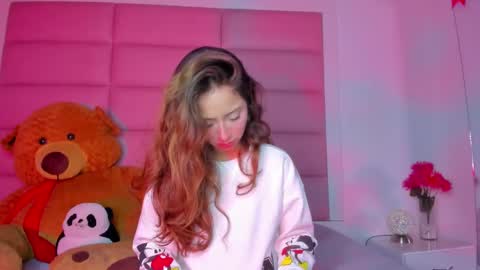 Snapshot of littlee_emma_ chatting on 27, 2, 2025 littlee_emma_ online show from 27, 2, 2025