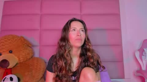 Snapshot of littlee_emma_ chatting on 2, 3, 2025 littlee_emma_ online show from 2, 3, 2025