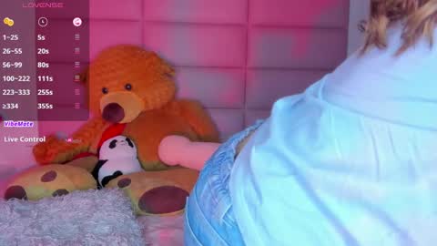 Snapshot of littlee_emma_ chatting on 6, 3, 2025 littlee_emma_ online show from 6, 3, 2025