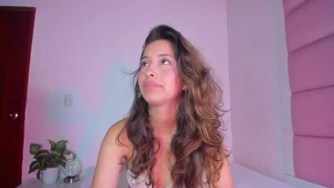 Snapshot of littlee_emma_ chatting on 18, 9, 2025 littlee_emma_ online show from 18, 9, 2025