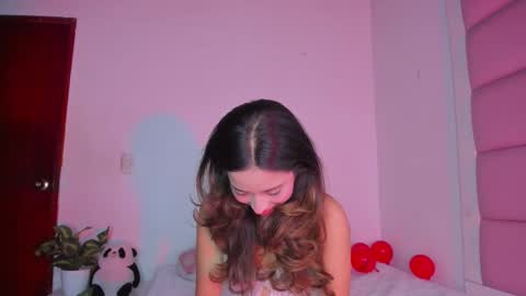 Snapshot of littlee_emma_ chatting on 25, 9, 2025 littlee_emma_ online show from 25, 9, 2025