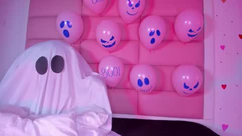 Snapshot of littlee_emma_ chatting on 12, 10, 2025 littlee_emma_ online show from 12, 10, 2025