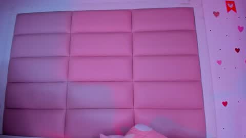 Snapshot of littlee_emma_ chatting on 19, 10, 2025 littlee_emma_ online show from 19, 10, 2025