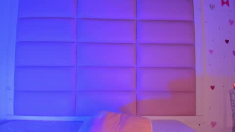 Snapshot of littlee_emma_ chatting on 20, 10, 2025 littlee_emma_ online show from 20, 10, 2025