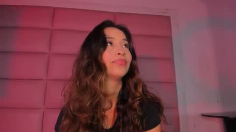 Snapshot of littlee_emma_ chatting on 15, 11, 2025 littlee_emma_ online show from 15, 11, 2025