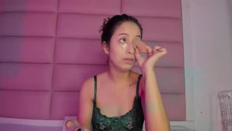 Snapshot of littlee_emma_ chatting on 18, 12, 2025 littlee_emma_ online show from 18, 12, 2025