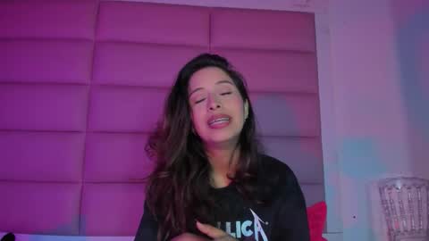 Snapshot of littlee_emma_ chatting on 19, 12, 2025 littlee_emma_ online show from 19, 12, 2025