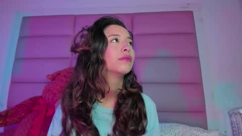 Snapshot of littlee_emma_ chatting on 22, 12, 2025 littlee_emma_ online show from 22, 12, 2025