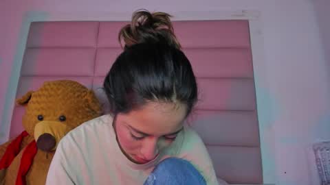 Snapshot of littlee_emma_ chatting on 23, 12, 2025 littlee_emma_ online show from 23, 12, 2025