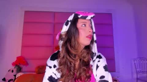 Snapshot of littlee_emma_ chatting on 11, 1, 2026 littlee_emma_ online show from 11, 1, 2026