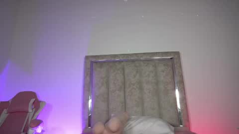 Snapshot of littlee_emma_ chatting on 30, 4, 2026 littlee_emma_ online show from 30, 4, 2026