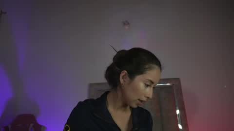 Snapshot of littlee_emma_ chatting on 17, 5, 2026 littlee_emma_ online show from 17, 5, 2026