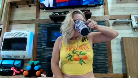 Snapshot of littlelisa1 chatting on 5, 8, 2026 lisanixs online show from 5, 8, 2026