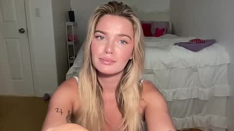 Snapshot of littlemaryjane19 chatting on 9, 9, 2025 Marciabrady online show from 9, 9, 2025