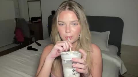 Snapshot of littlemaryjane19 chatting on 6, 11, 2025 Marciabrady online show from 6, 11, 2025