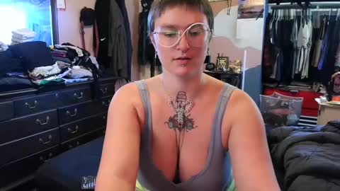 Snapshot of littlemissbuttbutt chatting on 23, 9, 2025 Madam Buttons online show from 23, 9, 2025