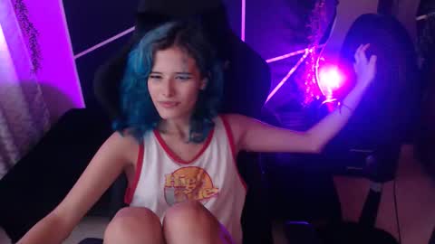 Snapshot of littlenami_ chatting on 24, 10, 2025 LAUREN online show from 24, 10, 2025