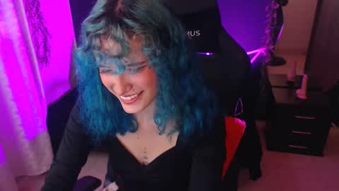 Snapshot of littlenami_ chatting on 25, 10, 2025 LAUREN online show from 25, 10, 2025