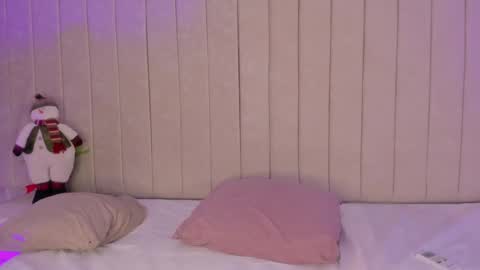 im olivia IG littleolivia01 online show from 31, 12, 2024