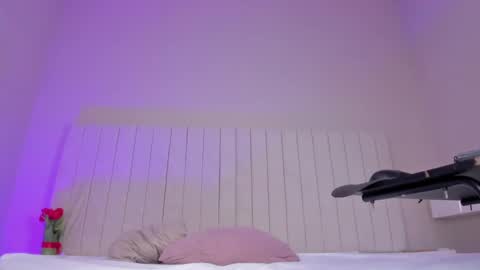 im olivia IG littleolivia01 online show from 11, 1, 2025