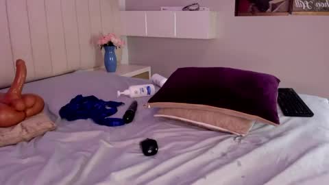 im olivia IG littleolivia01 online show from 30, 4, 2026