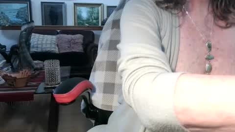 Miss D   Shows Mon Wed  Fri online show from 15, 10, 2025