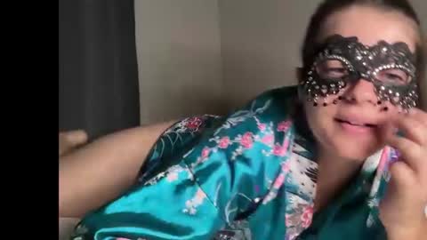 littleredswan online show from 21, 7, 2026
