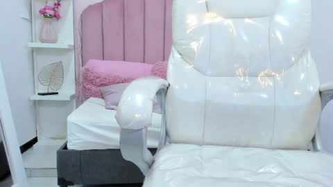 Snapshot of littlesofii chatting on 1, 10, 2025 sofii online show from 1, 10, 2025