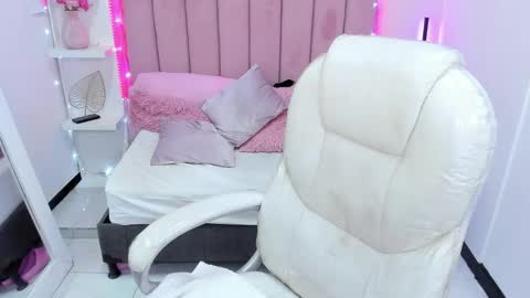 Snapshot of littlesofii chatting on 2, 10, 2025 sofii online show from 2, 10, 2025