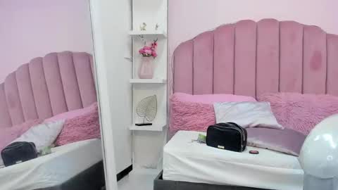 Snapshot of littlesofii chatting on 20, 10, 2025 sofii online show from 20, 10, 2025