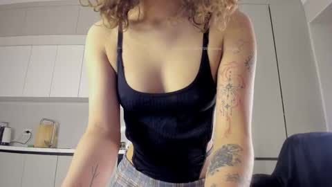 Ayumi or Yumi online show from 15, 10, 2025