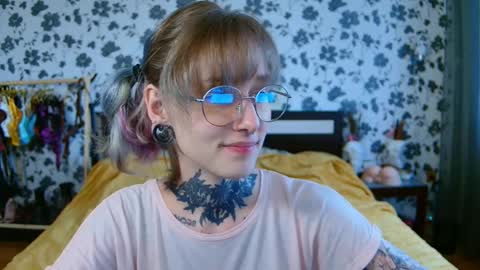 Niki  free tg channel with some photos gifs and info about streams  online show from 21, 9, 2025