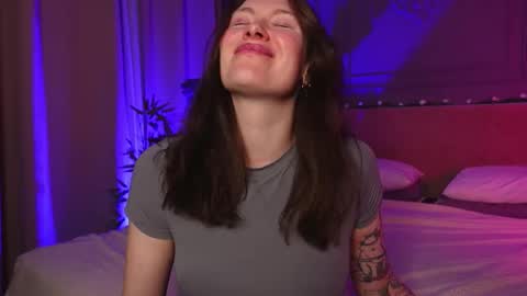 Snapshot of liv_fay chatting on 20, 12, 2025 Liv 3 online show from 20, 12, 2025